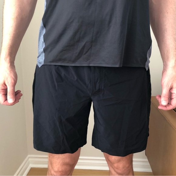 NEW On Running Lightweight Shorts -Black - Picture 4 of 10